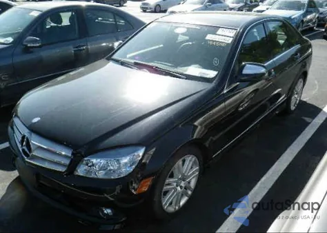 2009 Mercedes-Benz C300 4 Matic z USA, uszkodzony, nr VIN WDDGF81X69R066879